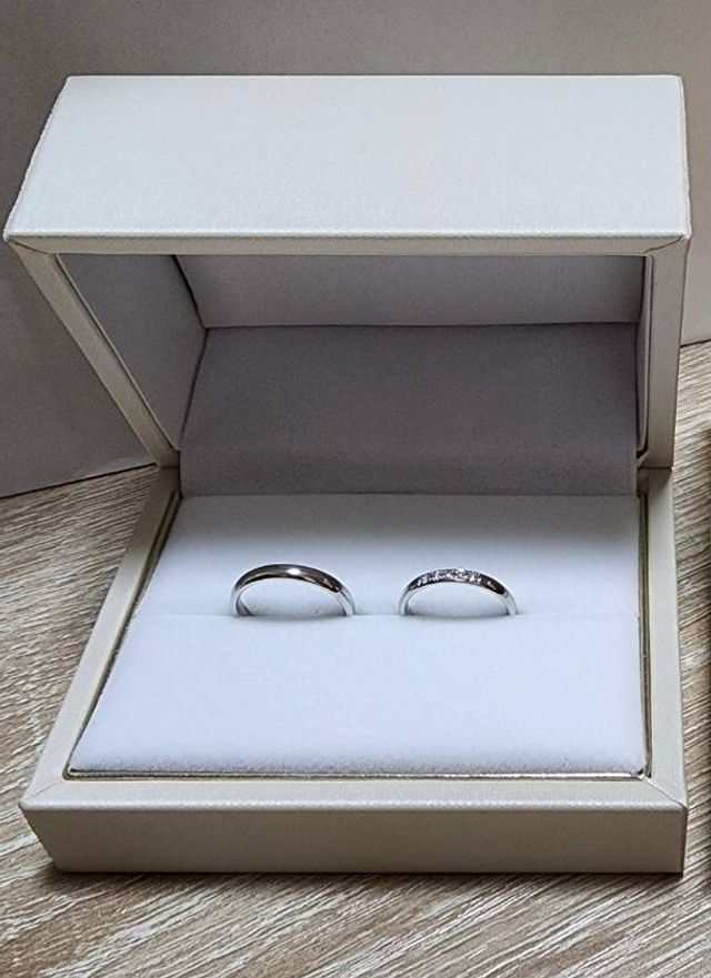 室内LED照明暗めです。