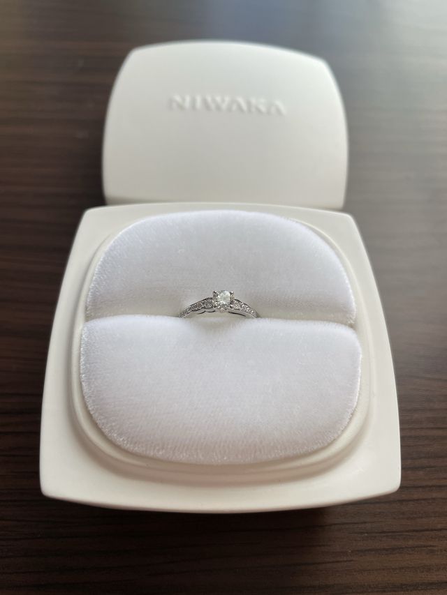 婚約指輪です。