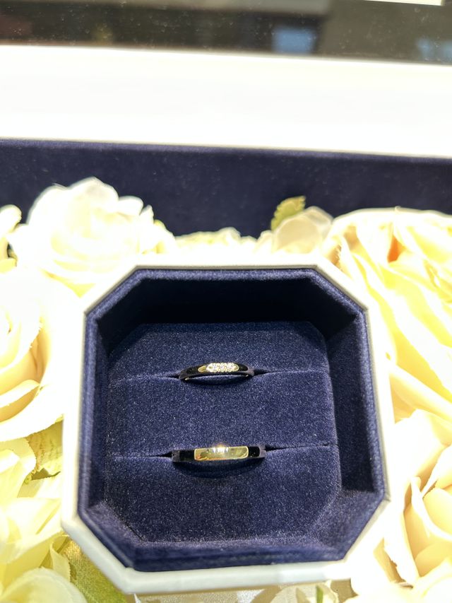 メッセージ付き、お花いっぱいのケースで受け取り。