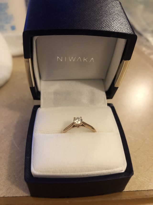 カラット0.26、ピンクゴールドの花籠。