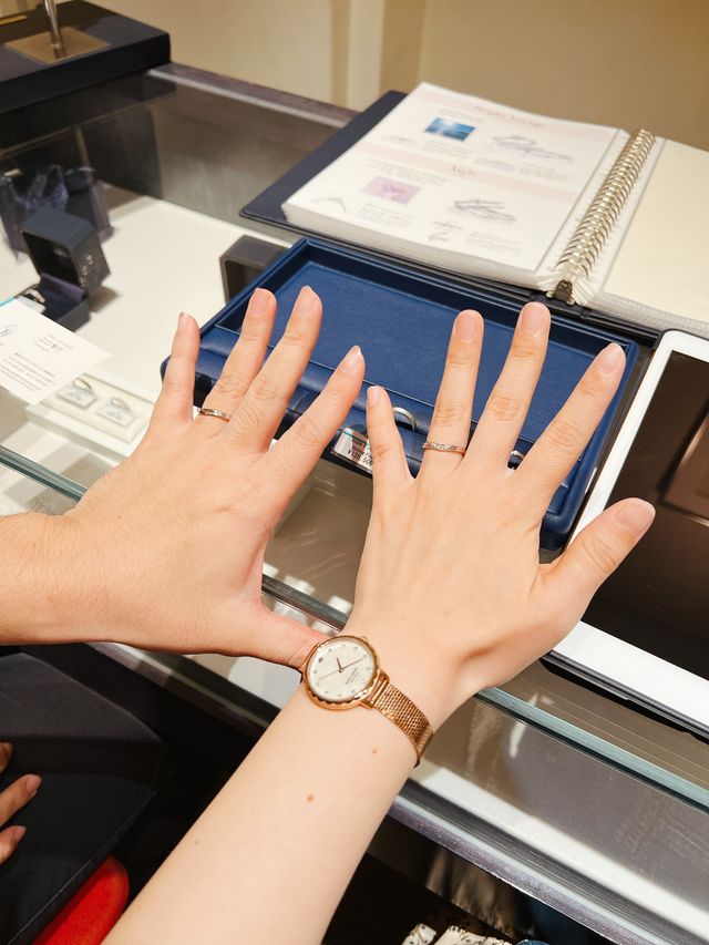 たくさん試着した中の、最後に決まった結婚指輪です！