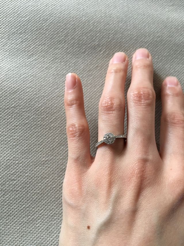 指輪をはめた状態です