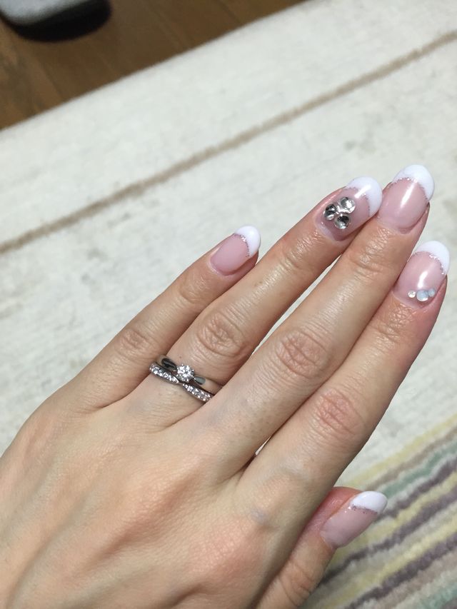 挙式の数日前、婚約指輪と結婚指輪を重ね付けしました！