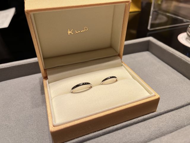 シンプルなデザインで
外側はシルバー内側はピンクゴールド