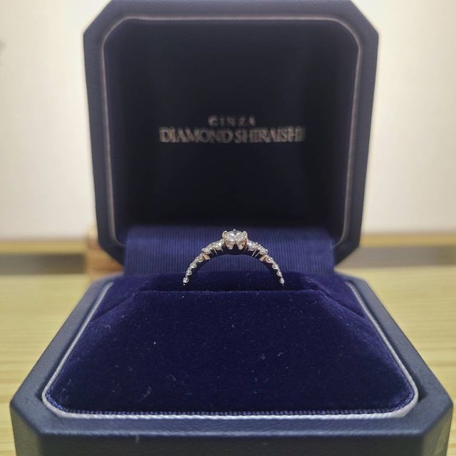 横から見た時　段差が少ないので引っかかりにくいです