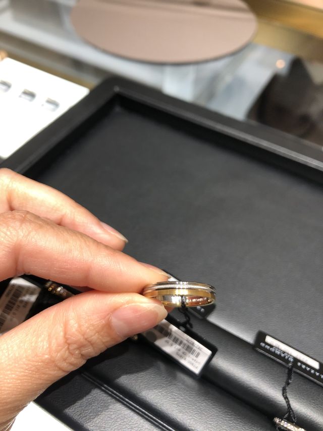 幅が少しあり、角があるので指当たりが気になるかも。