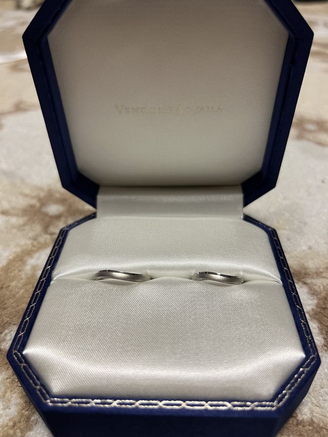 左側男性　14号
右側女性     6号