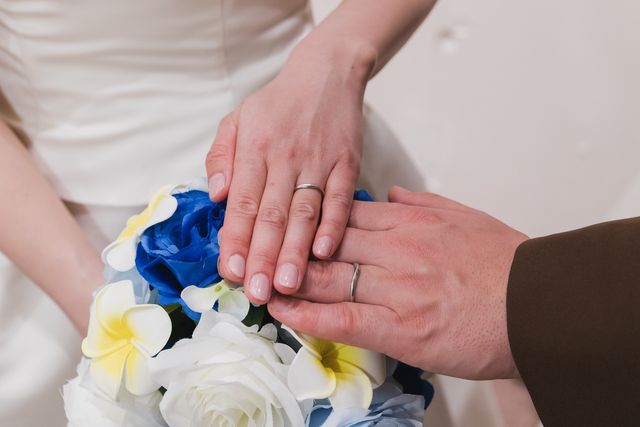 結婚式でカメラマンに撮ってもらいました。