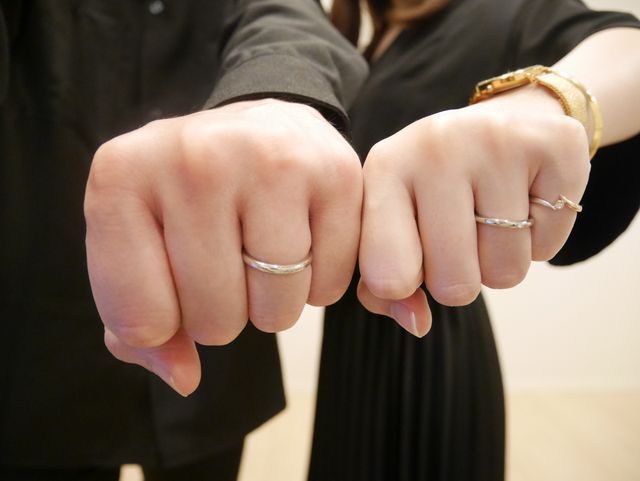 先にもらっていたピンキーリングに合うデザインにしました。