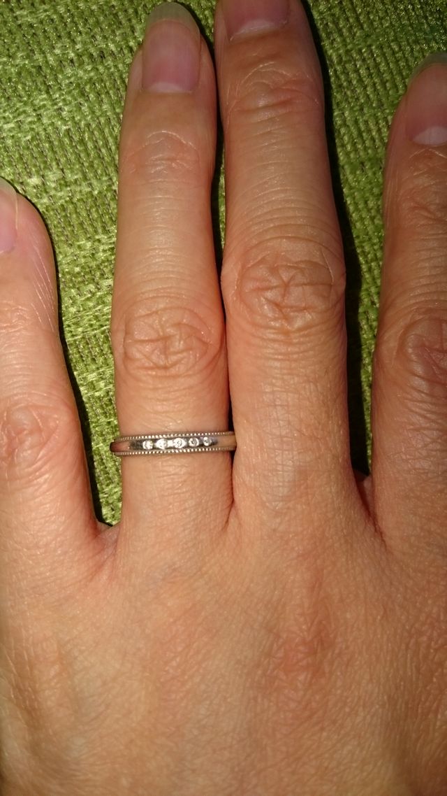 中央に５つのダイヤモンド有り