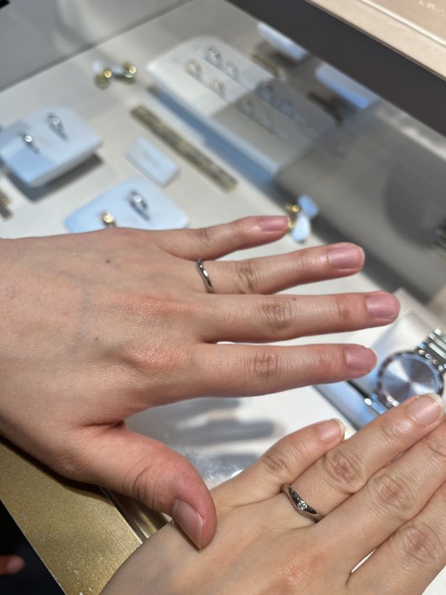 女性着用の指輪は生産終了で個数が少ないです。取り寄せで試着。