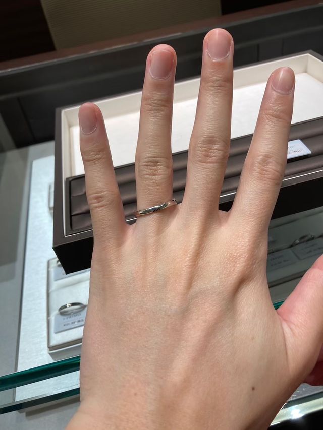 斜めのラインに艶消し加工をセミオーダーしました。