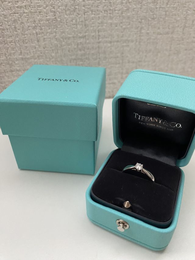 ティファニーブルーに輝く指輪
