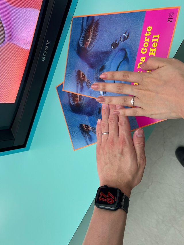 新婚旅行で行った金沢の21世紀美術館で撮った1枚です