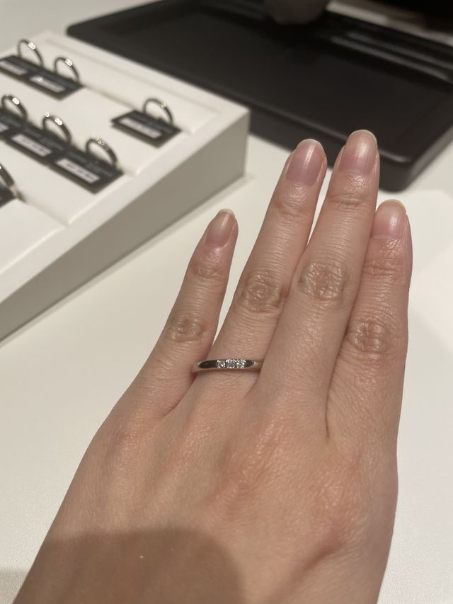 3石ダイヤの指輪です。
とてもキラキラして可愛いです