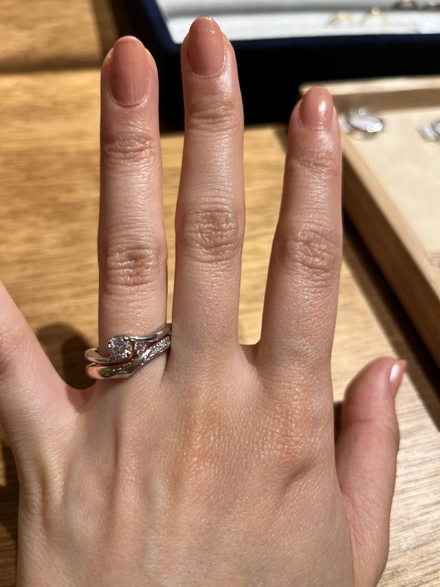 お花のようなリング