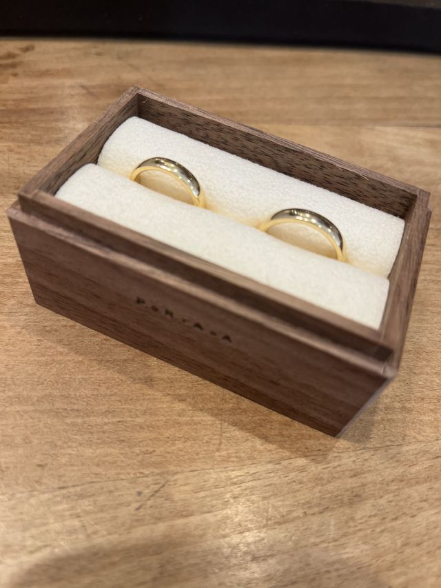 どちらもメンズのものです。ゴールドにして貰いました！