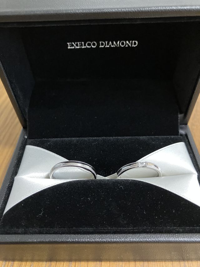 スクエアカットのダイヤです。周りにミル打ちを追加しました。