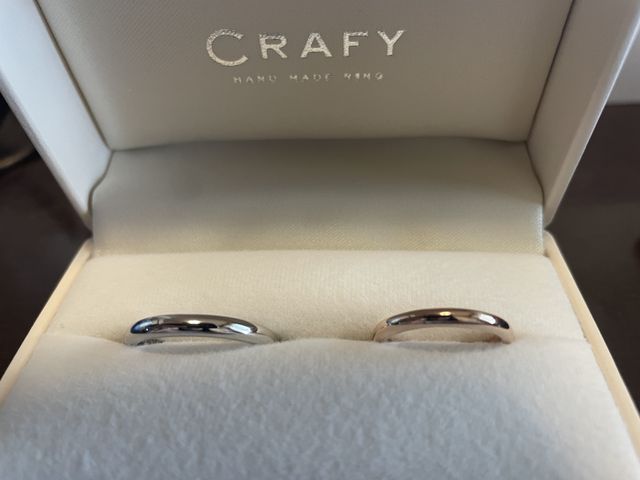 左プラチナ950
右ピンクゴールド
