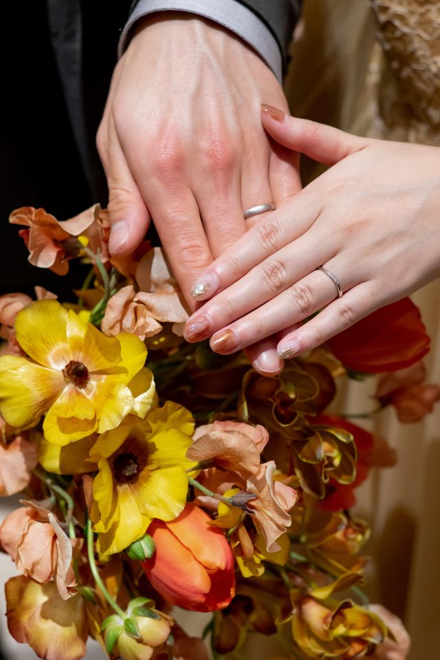 ややウェーブがかった形と程よいダイヤが素敵