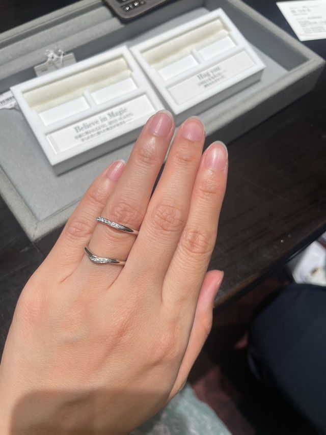 V字のタイプとストレートタイプ、二つ同時につけてみました。