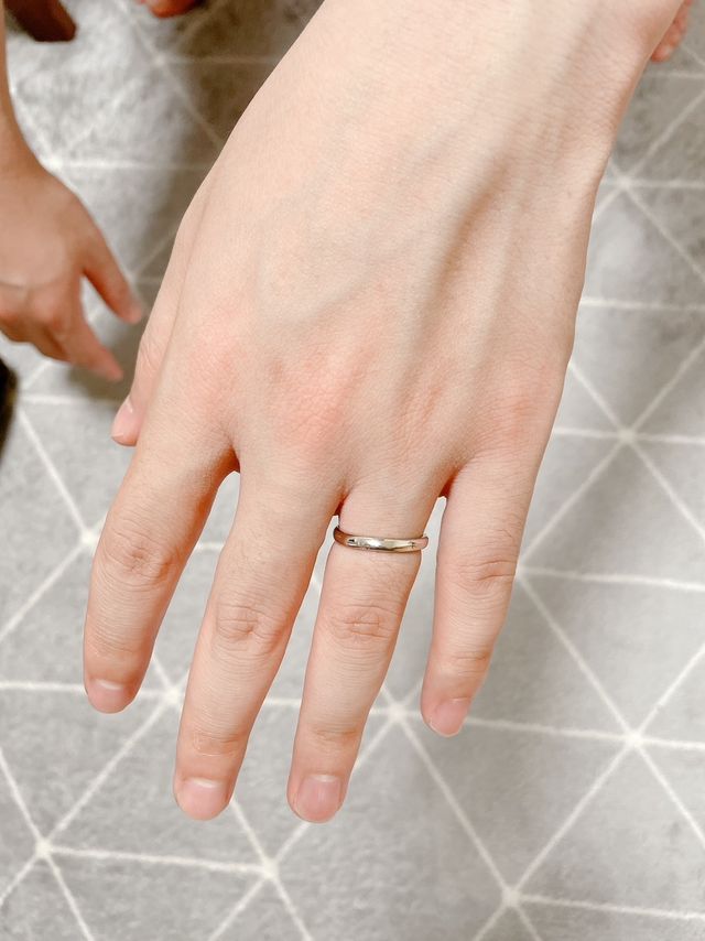 太さもいい感じで、プラチナでキラキラしていてとても良い