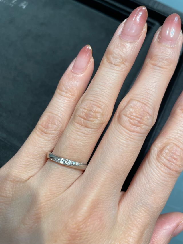 シンプルだけどダイヤがちゃんと入っているデザインにしました