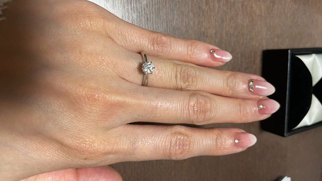 シンプルで、0.5カラットの大きさのダイヤモンドです