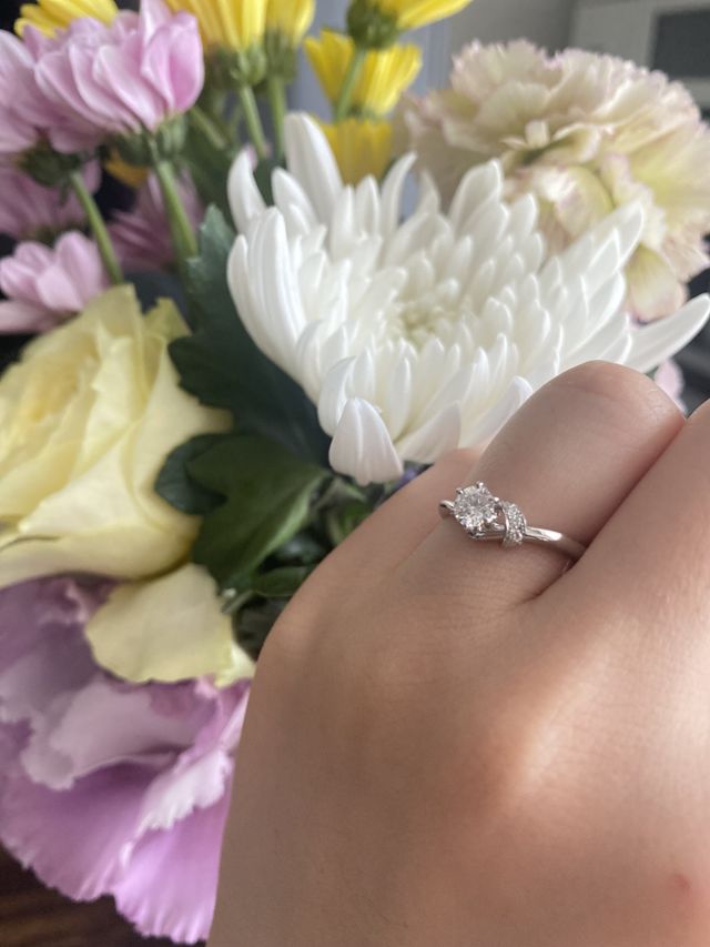 まっすぐではなく動きがついてることで指がきれいにみえます！