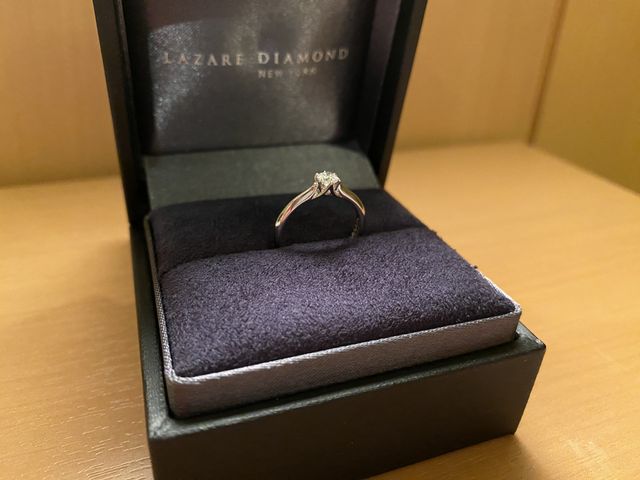 実はダイヤが3石入っています。