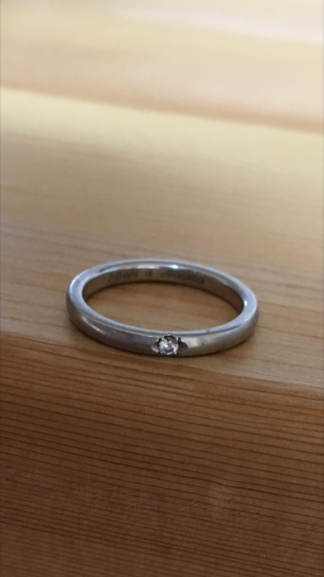 １石のダイアモンドがシンプルなデザイン