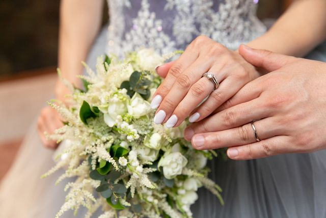 結婚指輪と重ね付けしてつけています。
