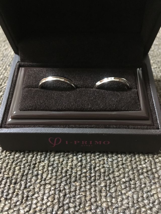 左が主人、右が私の結婚指輪です。