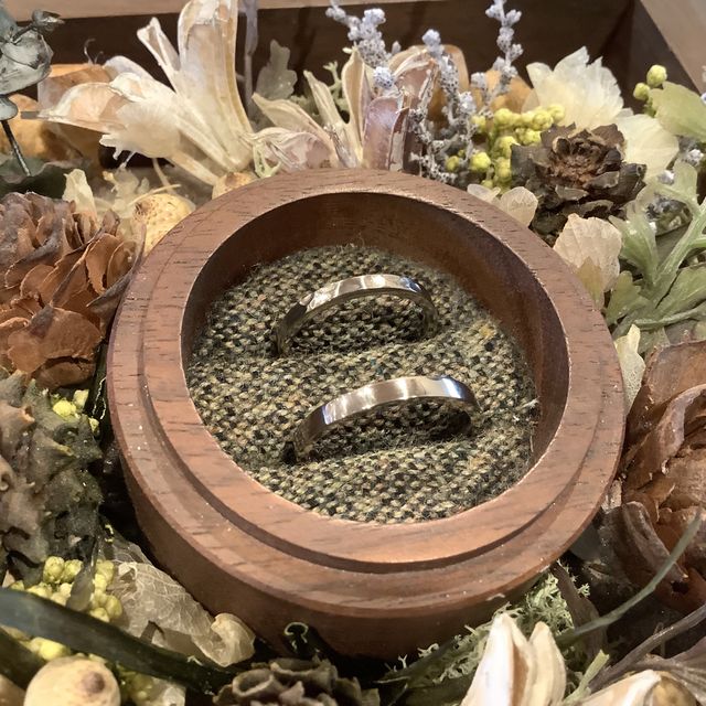 完成した指輪を箱に入れて、イメージし易くして下さいました！