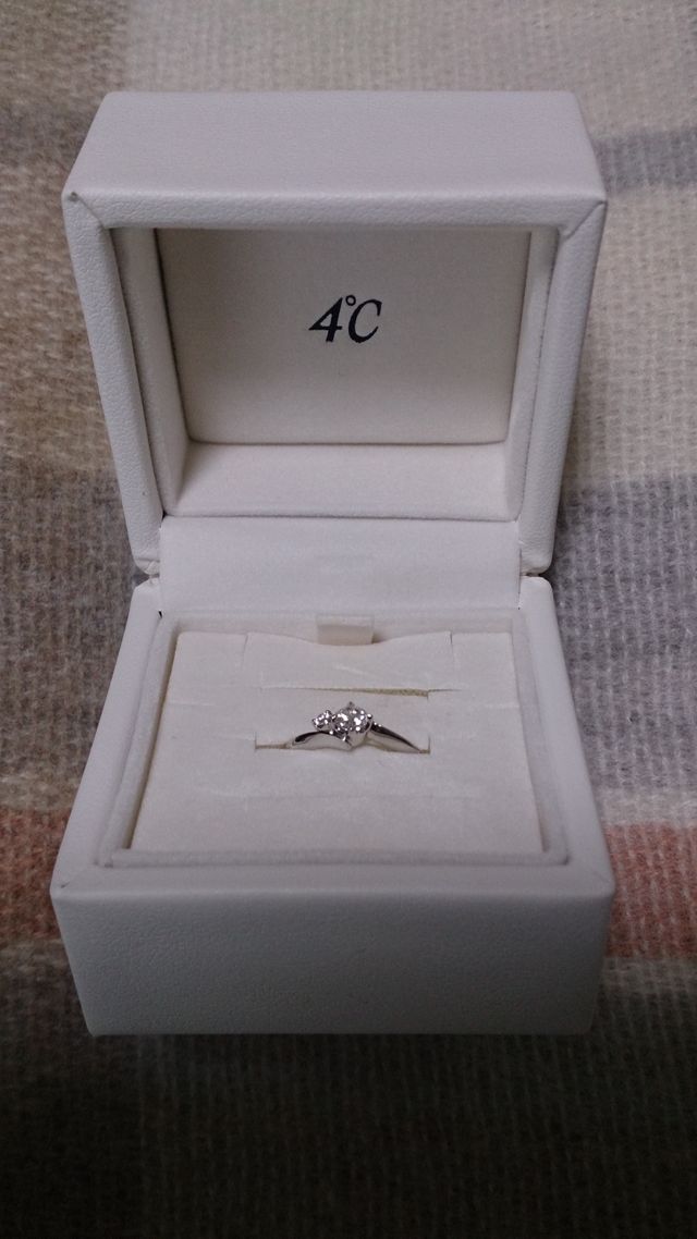 4℃の婚約指輪です。