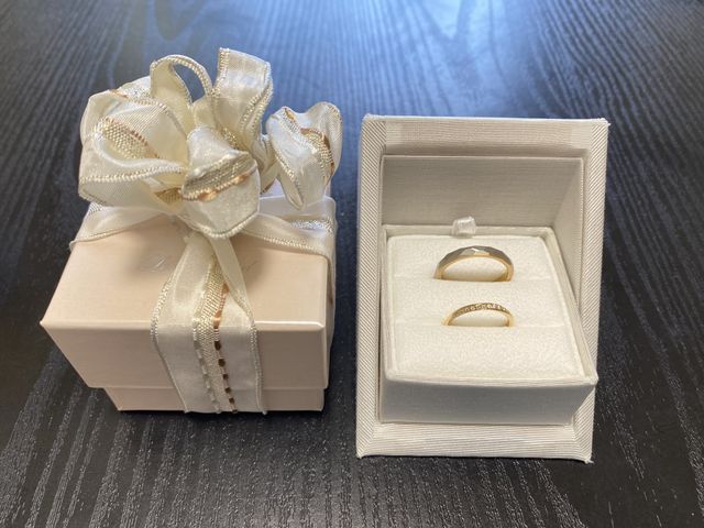 手前の指輪がLove Bondの指輪です。