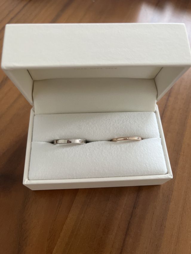 
男性側はホワイトゴールド、女性側はピンクゴールドにしました