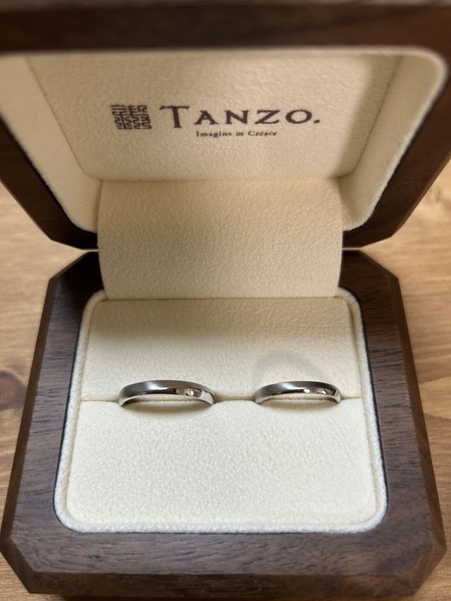 半分だけヘアライン加工を入れています。