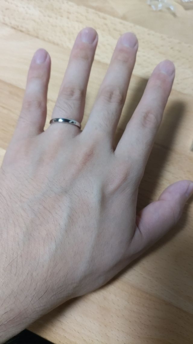 シンプルなデザインでどのシチュエーションにもマッチすると思う