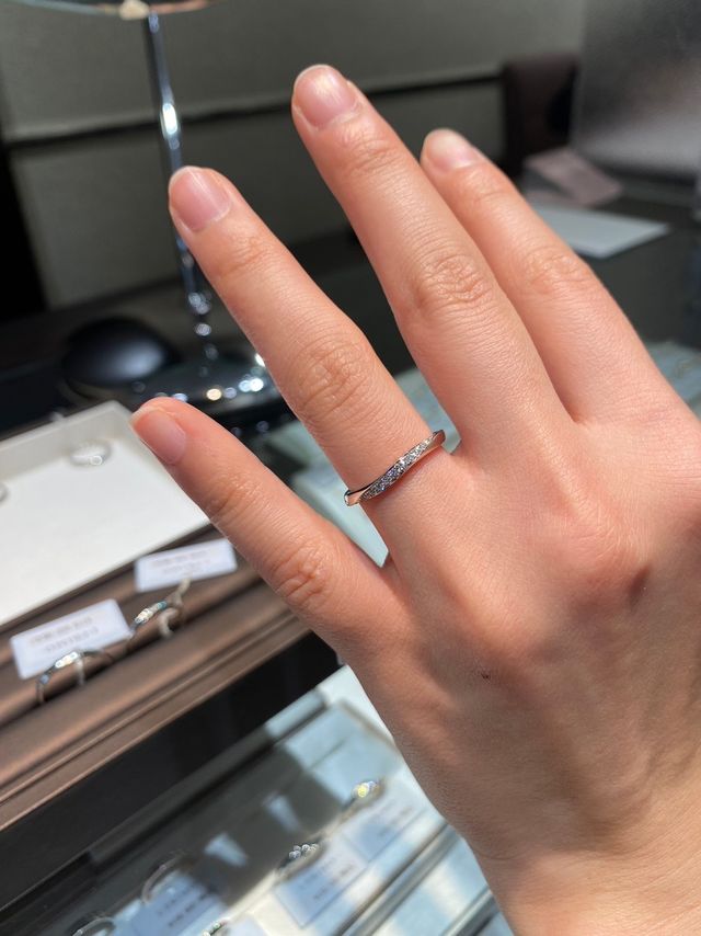 ウェーブデザイン、ダイヤ付き