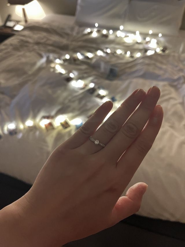 ハーモニーのデザインが、指を長く見せてくれます。