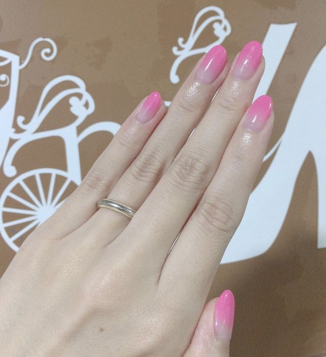 旅行前にネイルをしてもらい、指輪と一緒に撮りました。