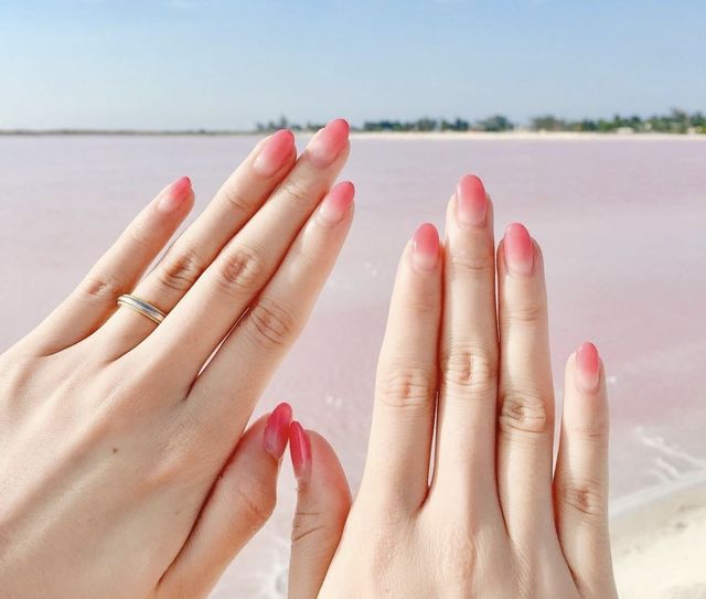 指輪を買いメキシコのピンクレイクで写真を撮影しました。
