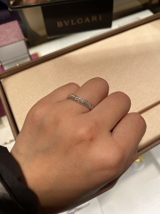 ダイヤが光って見える