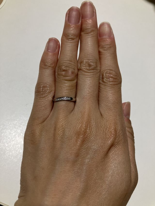 シンプルだけど、ダイヤがあることでキラキラして高級感もある◎