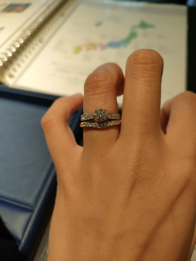 婚約指輪とマッチ