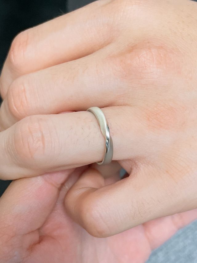 暗いシルバーゴールドと明るいグリーンゴールド渋いのに可愛い