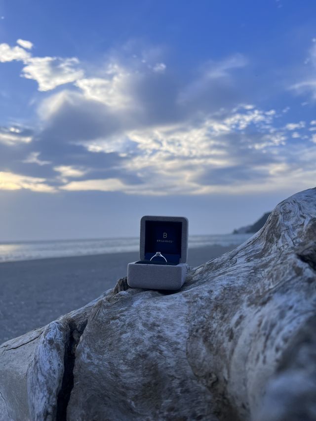 プロポーズされた海で撮りました