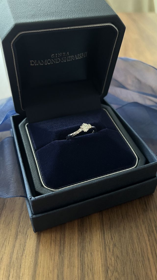 婚約指輪は2人で選んだデザインで新作をチョイス