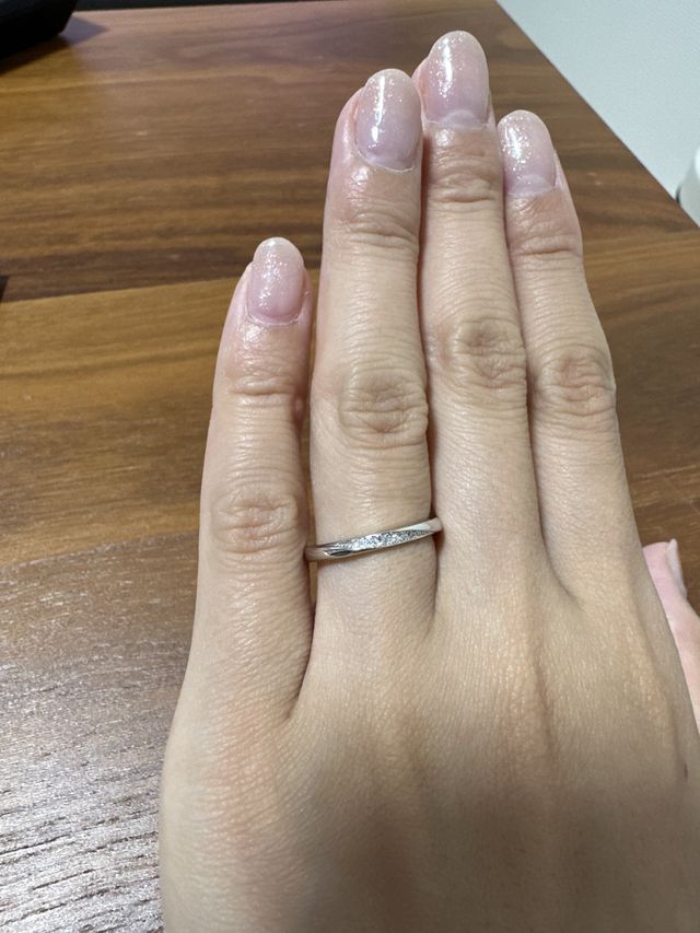ダイヤモンドの部分にざらつきがなく付け心地がいいです。
